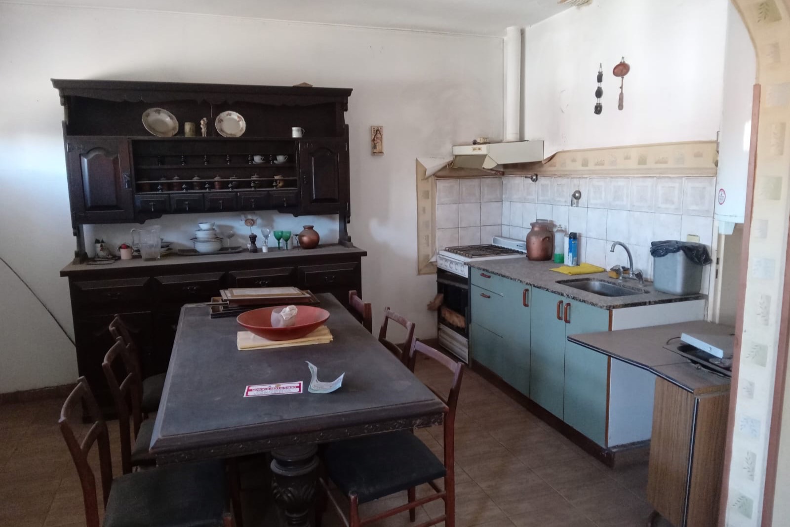 Foto 2 de COD-005: Casa amplia de 4 dormitorios en el centro, para restaurar