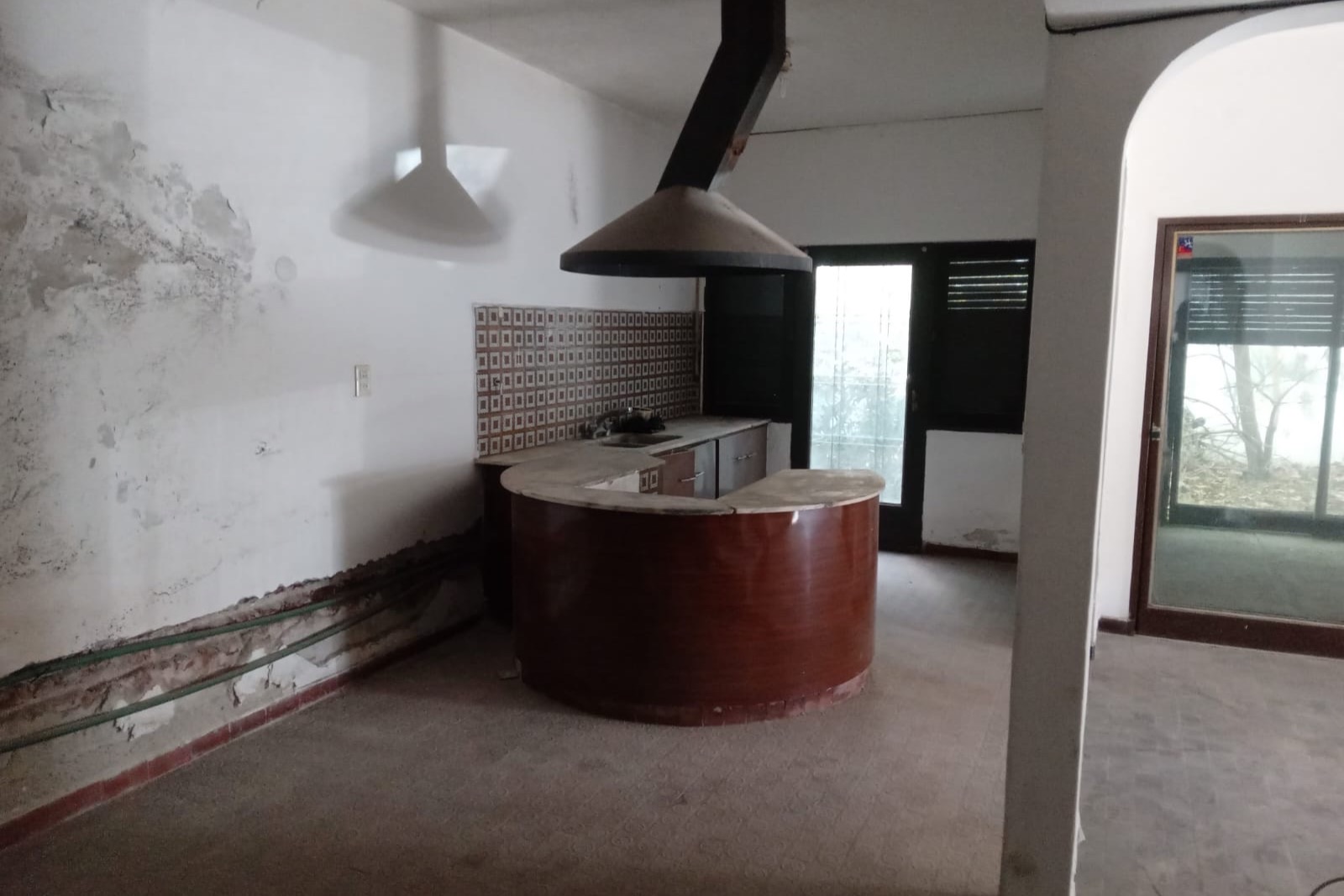 Foto 3 de COD-005: Casa amplia de 4 dormitorios en el centro, para restaurar