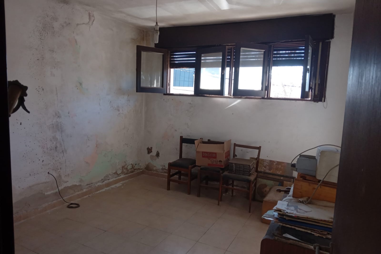 Foto 4 de COD-005: Casa amplia de 4 dormitorios en el centro, para restaurar