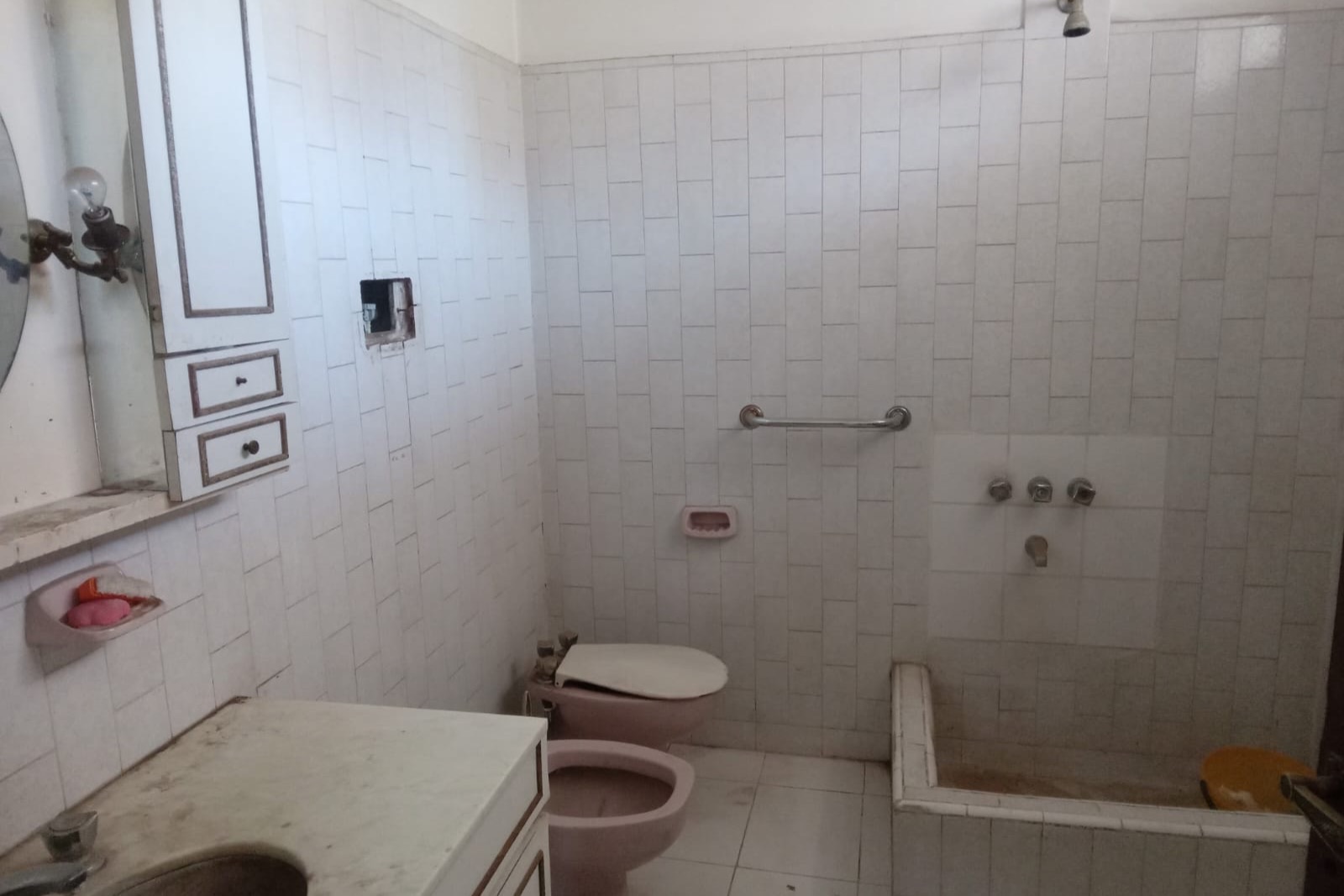 Foto 6 de COD-005: Casa amplia de 4 dormitorios en el centro, para restaurar