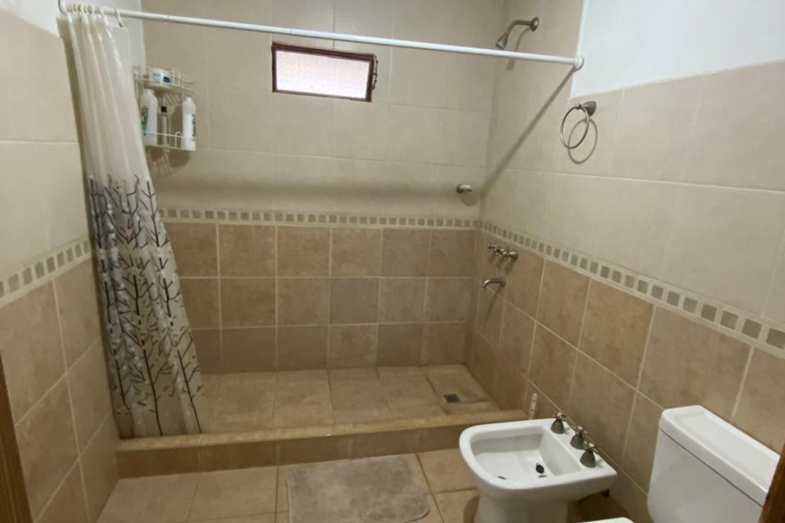 Foto 4 de COD-006: Casa de 3 dormitorios con galería y garage en Ausonia