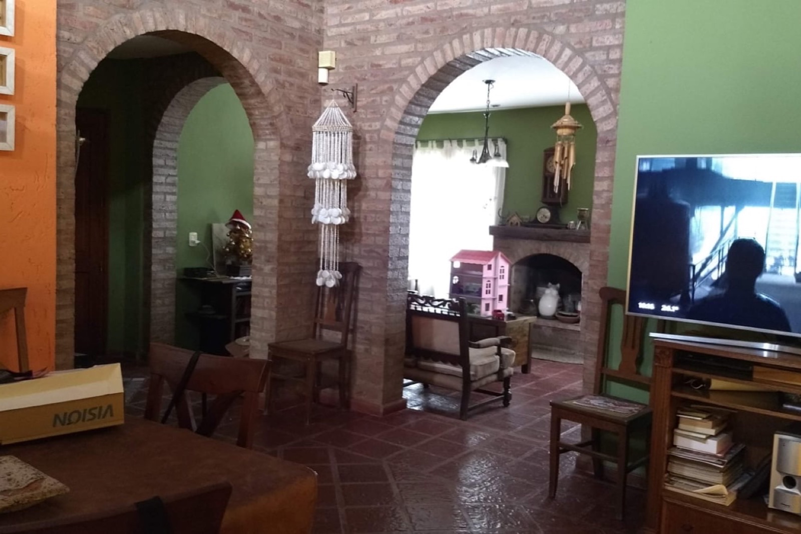 Foto 6 de COD-007: Casa de dos plantas en ladrillo visto con parque