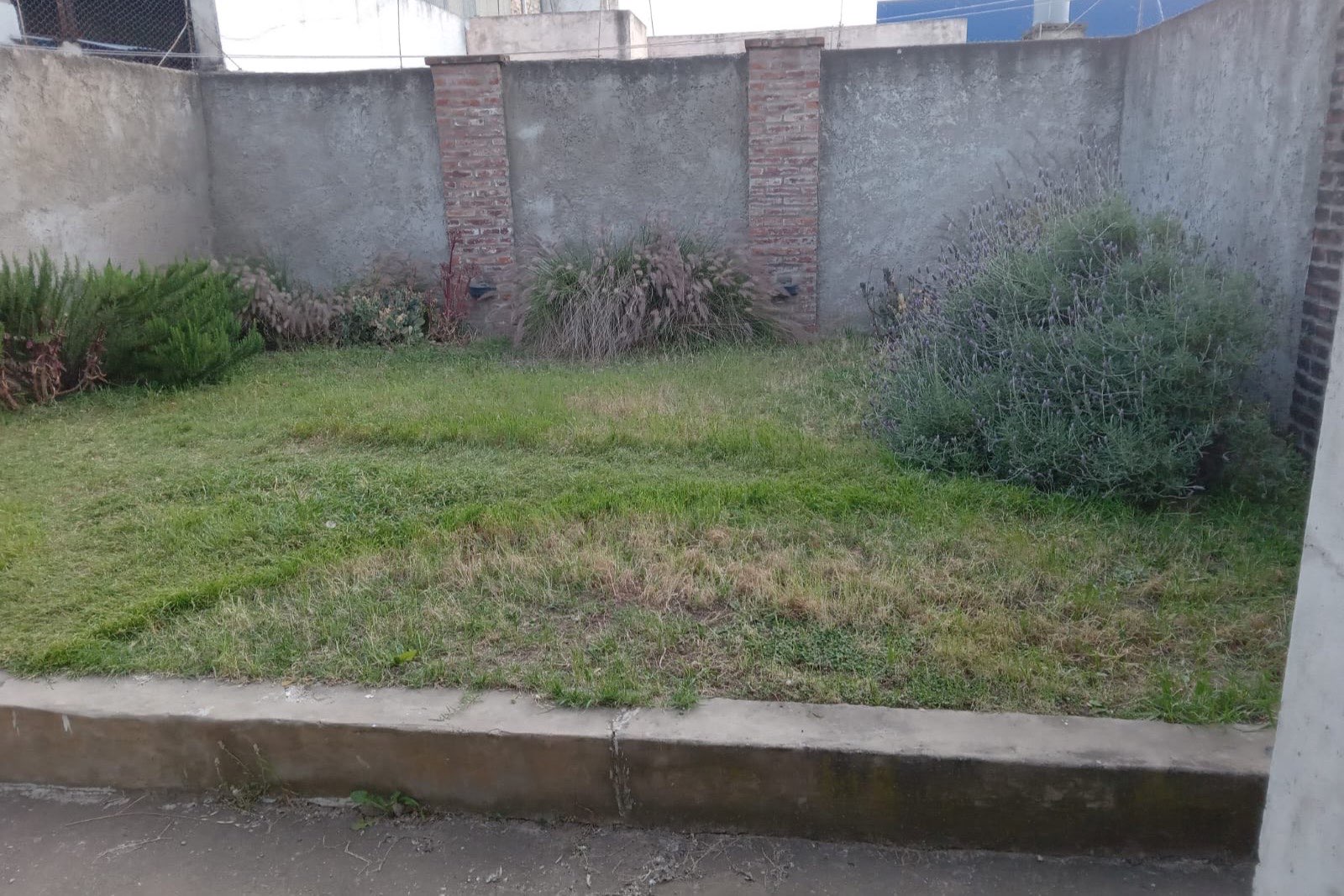 Foto 8 de COD-010: Casa de 2 dormitorios con galería y asador en Barrio Ameghino