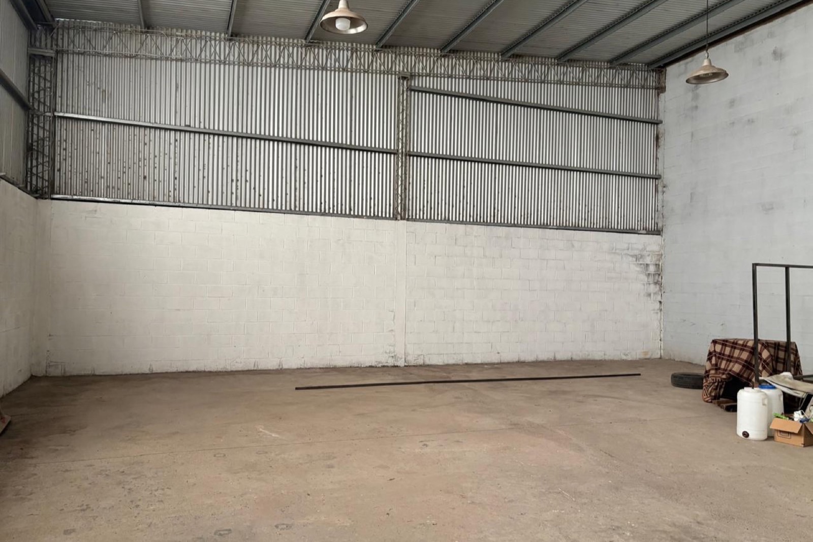 Foto 6 de COD-014: Galpón de 400 m² con oficina y dos cámaras frigoríficas