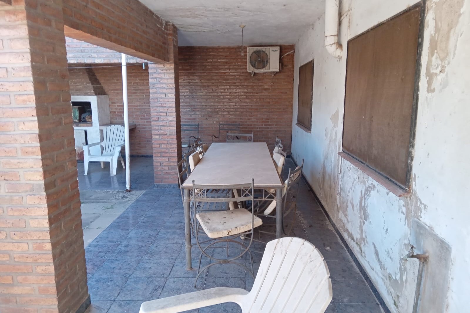 Foto 2 de COD-019: Casa antigua de 3 dormitorios en el centro para reciclar