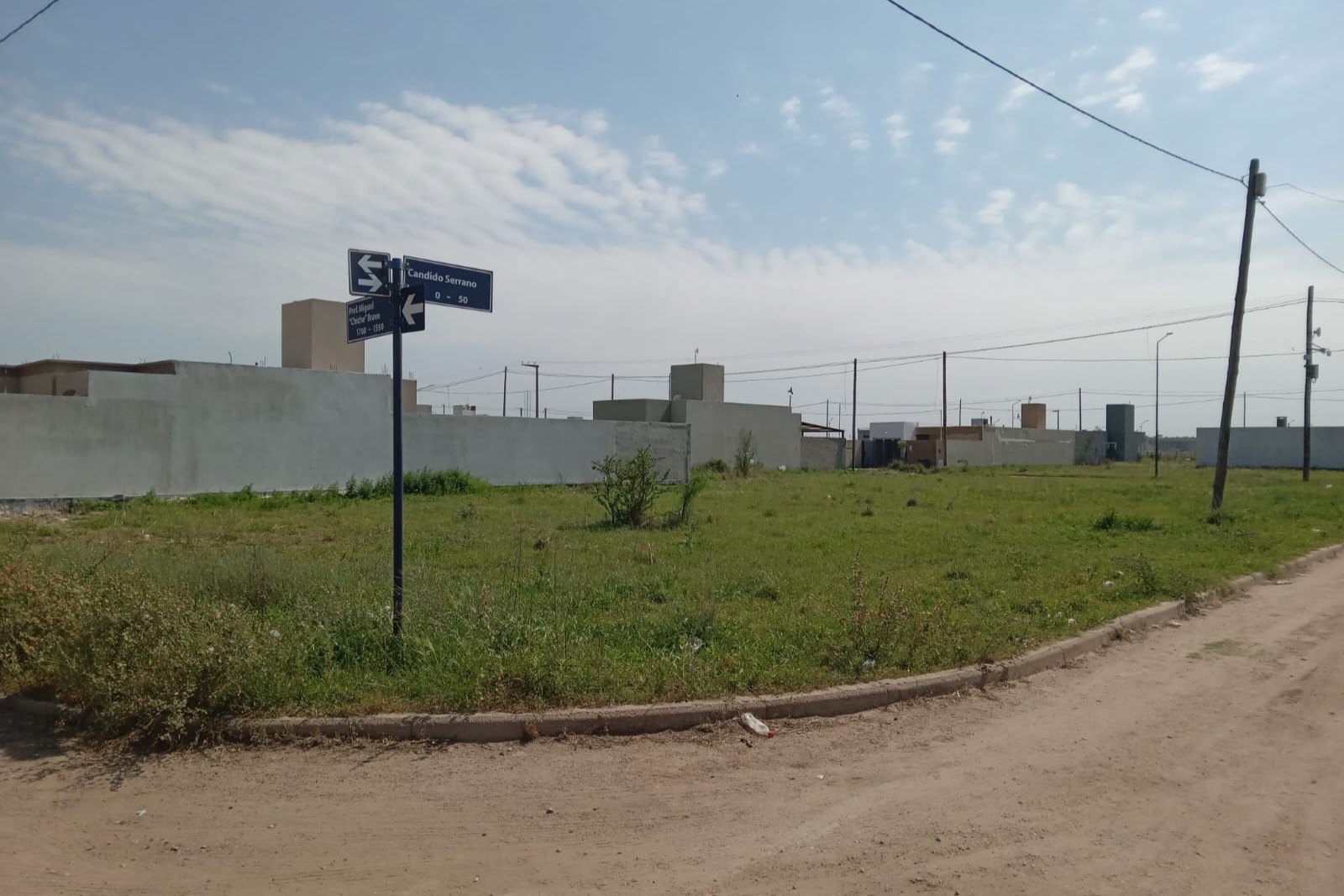Foto 3 de COD-024: Terreno de 400 m² en esquina en barrio nuevo