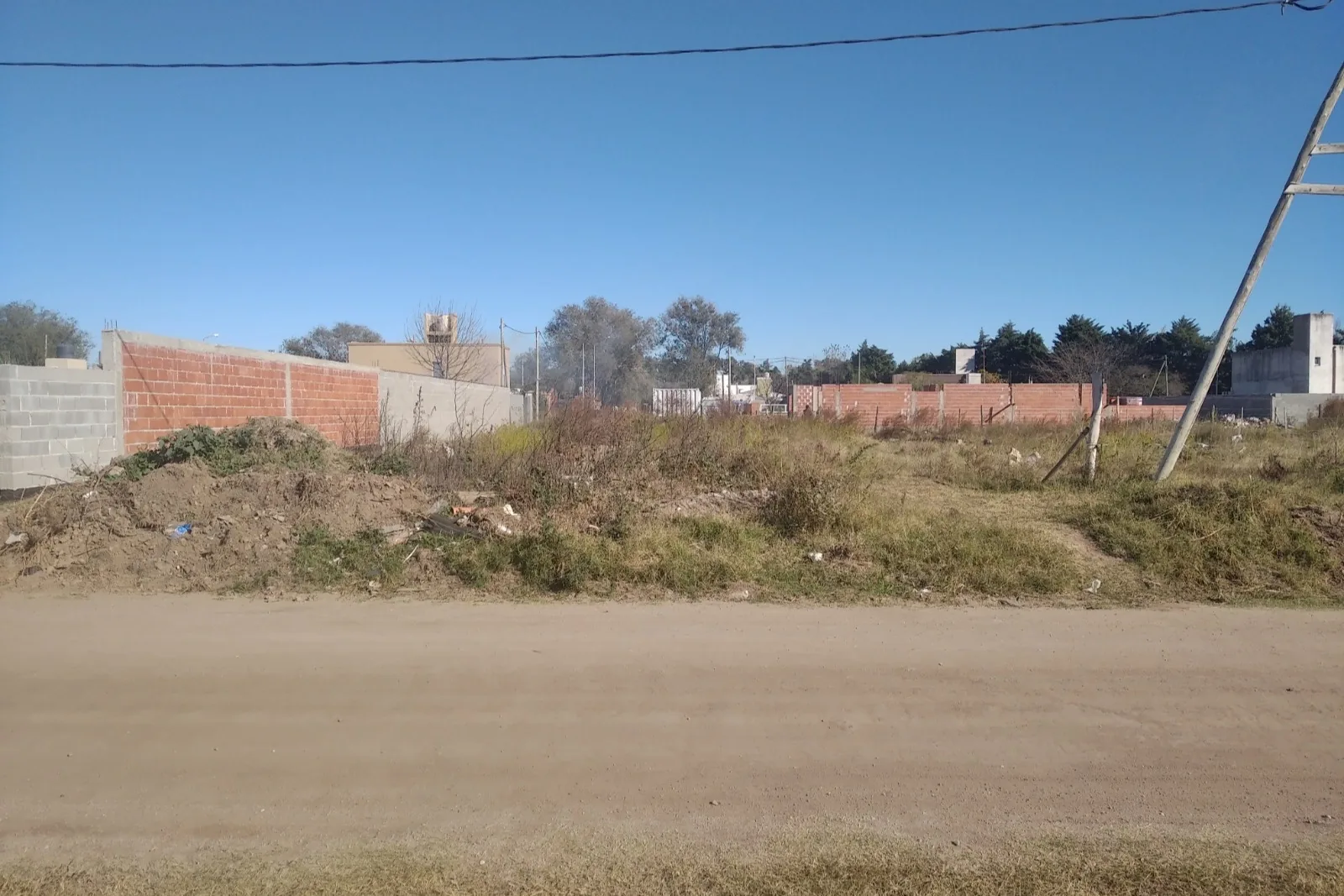 Foto 2 de COD-025: Vista lateral — Terreno en venta en Barrio Las Acacias, Villa María